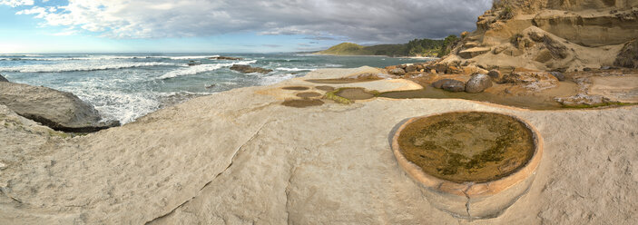 Neuseeland, Südinsel, Tasman, Kahurangi Point, Felsbecken in erodiertem Kalksteinsediment - SHF001510