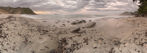 Neuseeland, Südinsel, Tasman, Kahurangi Point, Abenddämmerung am Strand, lizenzfreies Stockfoto