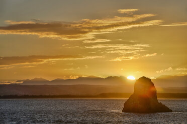Neuseeland, Südinsel, Nelson, Sonnenuntergang über Arrow Rock - SHF001569