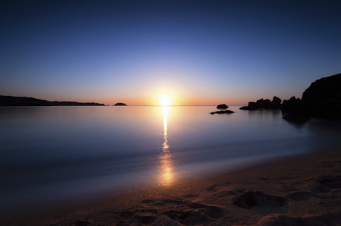 Spanien, Menorca, Sonnenuntergang am Playa de Cavalleria, lizenzfreies Stockfoto