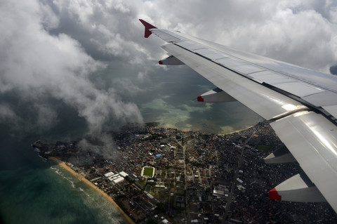 Brasilien, Salvador da Bahia, Luftaufnahme mit Flügel, lizenzfreies Stockfoto