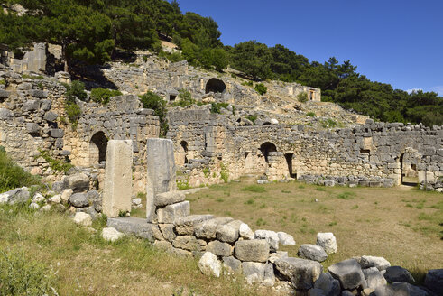 Türkei, Provinz Antalya, Blick über die archäologische Stätte von Arykanda, Ruine des antiken Gymnasiums und Bades - ES001241