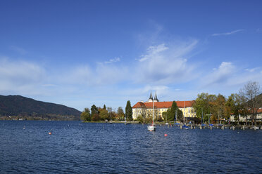 Deutschland, Bayern, Oberbayern, Tegernsee, Schloss und Pfarrkirche St. Quirinus, ehemalige Abtei Tegernsee - LHF000354