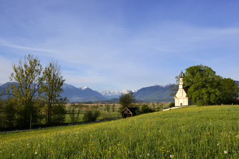 Deutschland, Bayern, Oberbayern, Murnau, Murnauer Moos, Estergebirge, St. Georgskirche, lizenzfreies Stockfoto