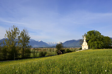 Germany, Bavaria, Upper Bavaraia, Murnau, Murnauer Moos, Ester Mountains, St. George Church - LHF000364