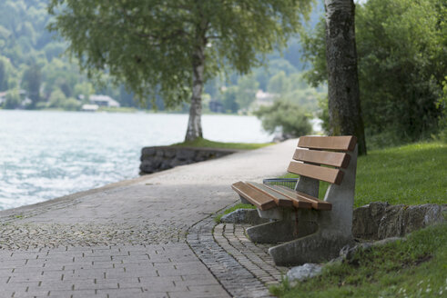 Germany, Bavaria, Rottach-Egern, Tegernsee, park bench at waterfront promenade - HLF000610