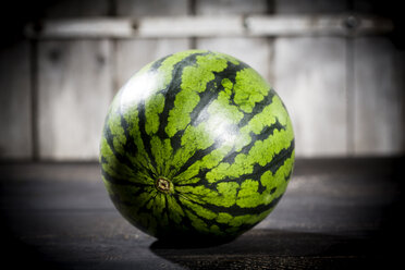 Ganze Wassermelone, Nahaufnahme - MAEF008682