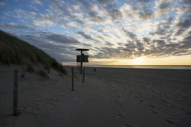 Niederlande, Ouddorp, Wachturm am Strand - PAF000726