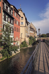 Frankreich, Straßburg, Brücke über die Ill im Stadtteil Petite France - MEMF000260