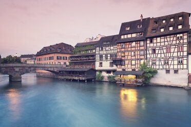 Frankreich, Straßburg, Pont Saint Martin über die Ill im Stadtteil Petite France - MEMF000266