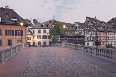 Frankreich, Straßburg, Pont Saint Martin über die Ill im Stadtteil Petite France - MEMF000267