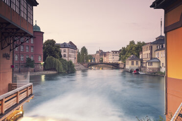 France, Strasbourg, barrage of River Ill at Place des Moulins - MEMF000268