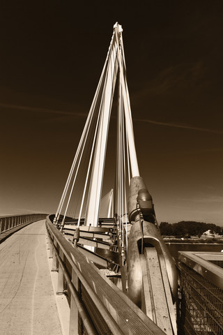 Die Brücke Passerelle des Deux Rives verbindet die Städte Kehl, Deutschland, und Straßburg, Frankreich, lizenzfreies Stockfoto