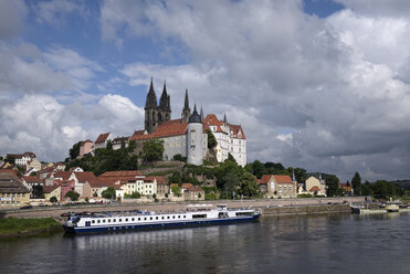 Deutschland, Sachsen, Meißen, Albrechtsburg und Dom im Hintergrund - EL001153