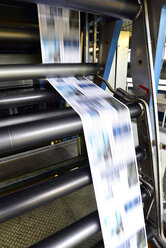 Druck von Zeitungen in einer Druckerei - SCH000336
