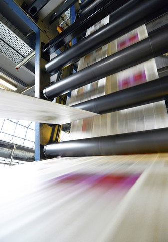 Druck von Zeitungen in einer Druckerei, lizenzfreies Stockfoto