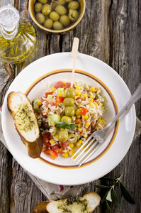 Thunfisch-Reis-Salat mit Roggenbaguette - ODF000781