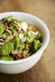 Salat aus Buchweizen und Fava-Bohnen mit Haselnüssen und Tomaten - HAWF000384