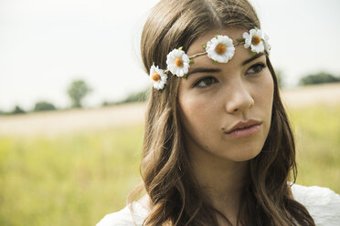 Portrait of young woman wearing floral wreath - UUF001248