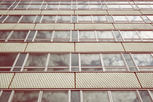 Deutschland, Sachsen, Dresden, Hochhaus aus Beton - EL001166