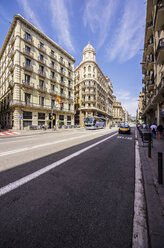 Spanien, Barcelona, Straße im Stadtteil Barri Gotic - THAF000529