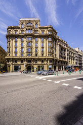 Spanien, Barcelona, Straße im Stadtteil Sant Pere - THAF000530