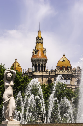 Spanien, Barcelona, Eixample, Blick vom Placa Catalunya zum Springbrunnen, lizenzfreies Stockfoto