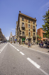 Spanien, Barcelona, Straße im Stadtteil Sant Pere - THAF000543