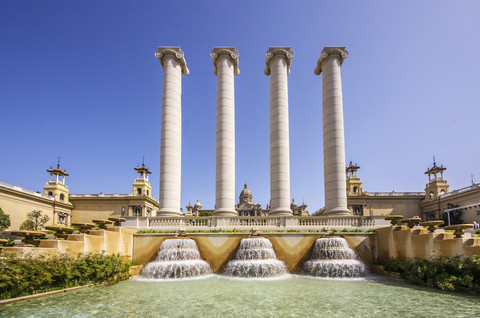 Spanien, Barcelona, Wasserspiel im Palau Nacional, lizenzfreies Stockfoto