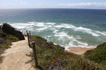 Portugal, Sintra, Treppe zum Strand - FAF000016