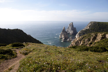 Portugal, Sintra, Praia da Ursa, rocks in the ocean - FAF000012