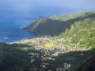 Karibik, St. Lucia, Luftbildaufnahme von Soufriere - AMF002531