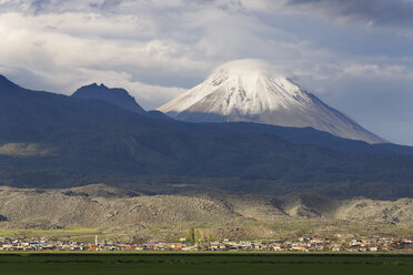 Türkei, Ostanatolien, Provinz Agri, Dogubayazit, Blick auf den Kleinen Ararat - SIE005645