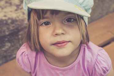 Porträt eines kleinen Mädchens, Ansicht von oben - LVF001629