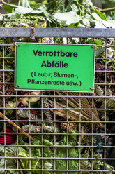 Österreich, Oberösterreich, Linz, Schild, Bioabfall auf Friedhof - EJWF000419