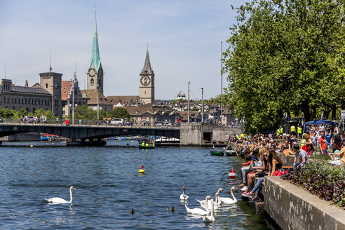 Schweiz, Zürich, Blick auf die Limmat und den Zürichsee - EJWF000438