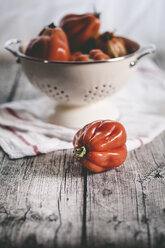 Ochsenherz-Tomaten im Sieb - SBDF000987