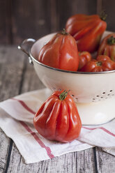 Ochsenherz-Tomaten im Sieb - SBDF000991