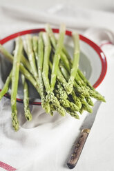 Green asparagus on plate - SBDF001002