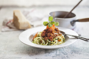 Zoodles, Spaghetti aus Zucchini, mit Bolognesesauce - SBDF001015