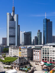 Deutschland, Hessen, Frankfurt, Blick auf das Finanzviertel mit Commerzbank-Turm, Europäischer Zentralbank, Helaba, Taunusturm und Hauptwache - AMF002543