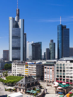 Deutschland, Hessen, Frankfurt, Blick auf das Finanzviertel mit Commerzbank-Turm, Europäischer Zentralbank, Helaba, Taunusturm und Hauptwache - AMF002543