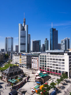 Deutschland, Hessen, Frankfurt, Blick auf das Finanzviertel mit Commerzbank-Turm, Europäischer Zentralbank, Helaba, Taunusturm und Hauptwache - AMF002546
