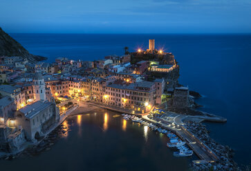 Italien, Cinque Terre, Vernazza am Abend - MKF000023