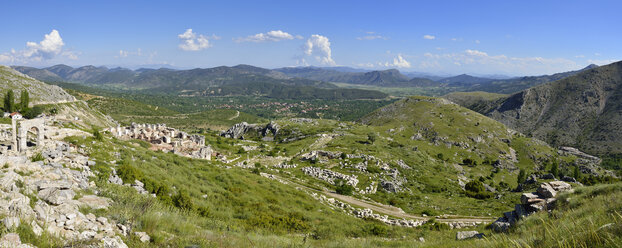 Turkey, Antalya Province, Pisidia, Panoramic view over the archaeological site of Sagalassos - ES001268