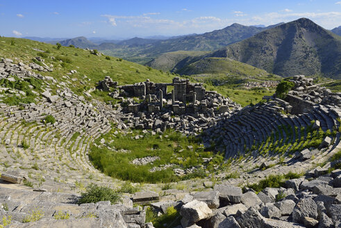Türkei, Provinz Antalya, Pisidien, Blick auf die antike Theaterruine in der archäologischen Stätte von Sagalassos - ES001269
