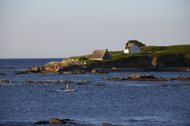 France, Bretagne, Finistere, near Trevignong, Island Raguenez, Fishing boat - DHL000463