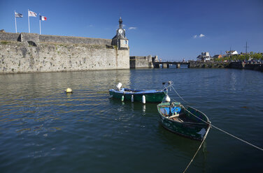 Frankreich, Bretagne, Finistere, Concarneau, Ville close und Boote - DHL000473