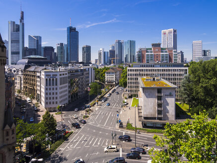 Deutschland, Hessen, Frankfurt, Blick auf das Finanzviertel mit Commerzbank-Turm, Taunusturm, Japan Tower, Helaba, Westend Tower, Deutsche Bank und Opernturm - AMF002555