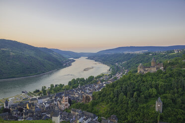 Germany, Rhineland Palatinate, Bacharach, Stahleck Castle, Upper Middle Rhine Valley in the evening - WGF000350